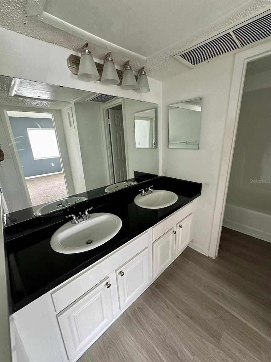 Image 24 of 33 For 2519 Alafaya Trail 34