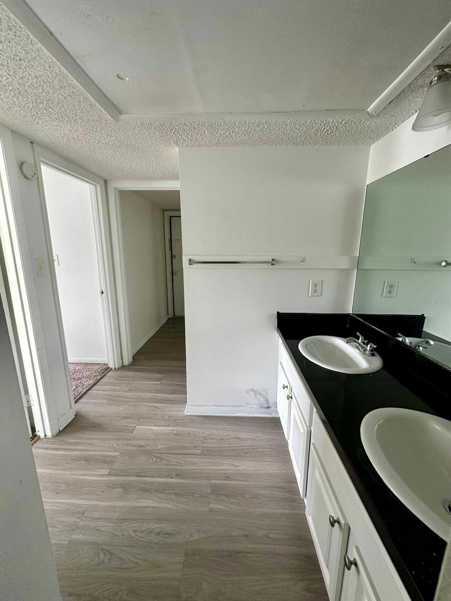 Image 26 of 33 For 2519 Alafaya Trail 34