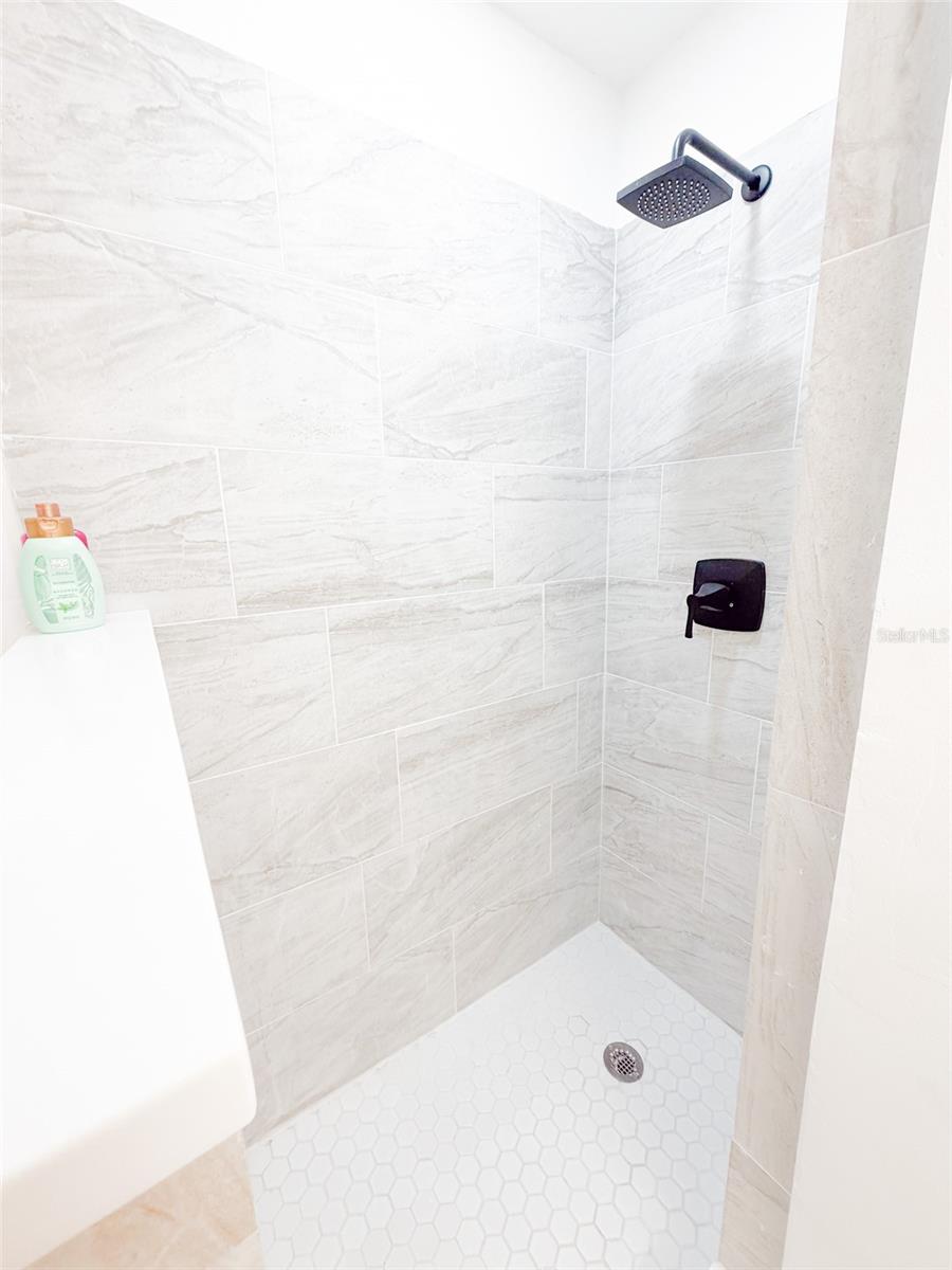 Image 14 of 25 For 10246 Turkey Lake Road 163