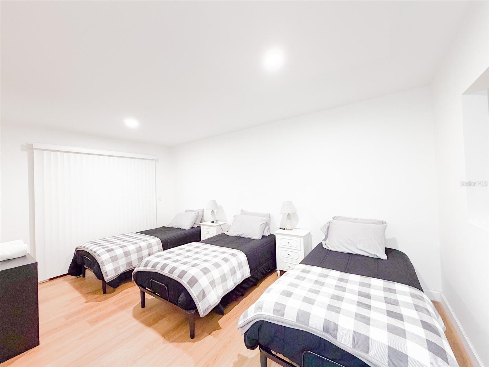 Image 19 of 25 For 10246 Turkey Lake Road 163