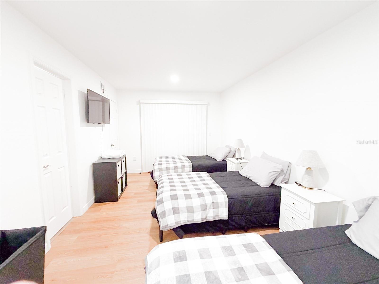 Image 20 of 25 For 10246 Turkey Lake Road 163