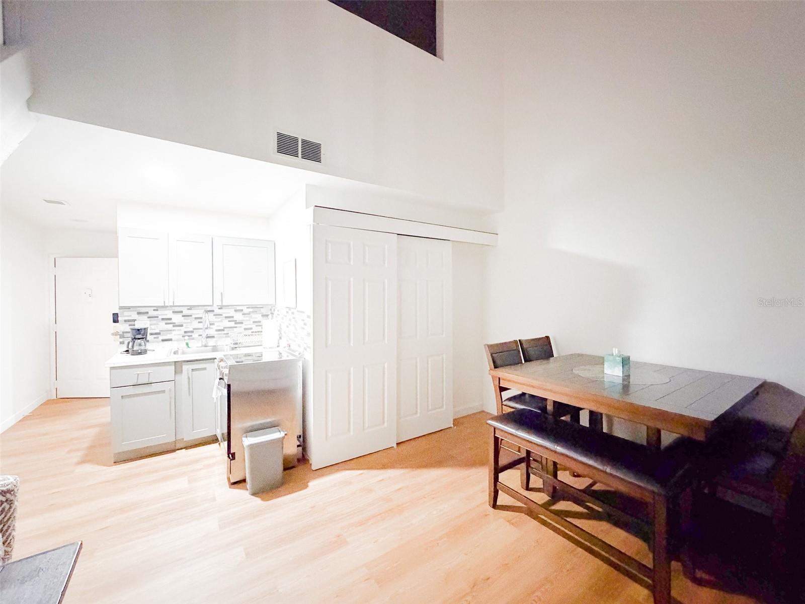 Image 3 of 25 For 10246 Turkey Lake Road 163