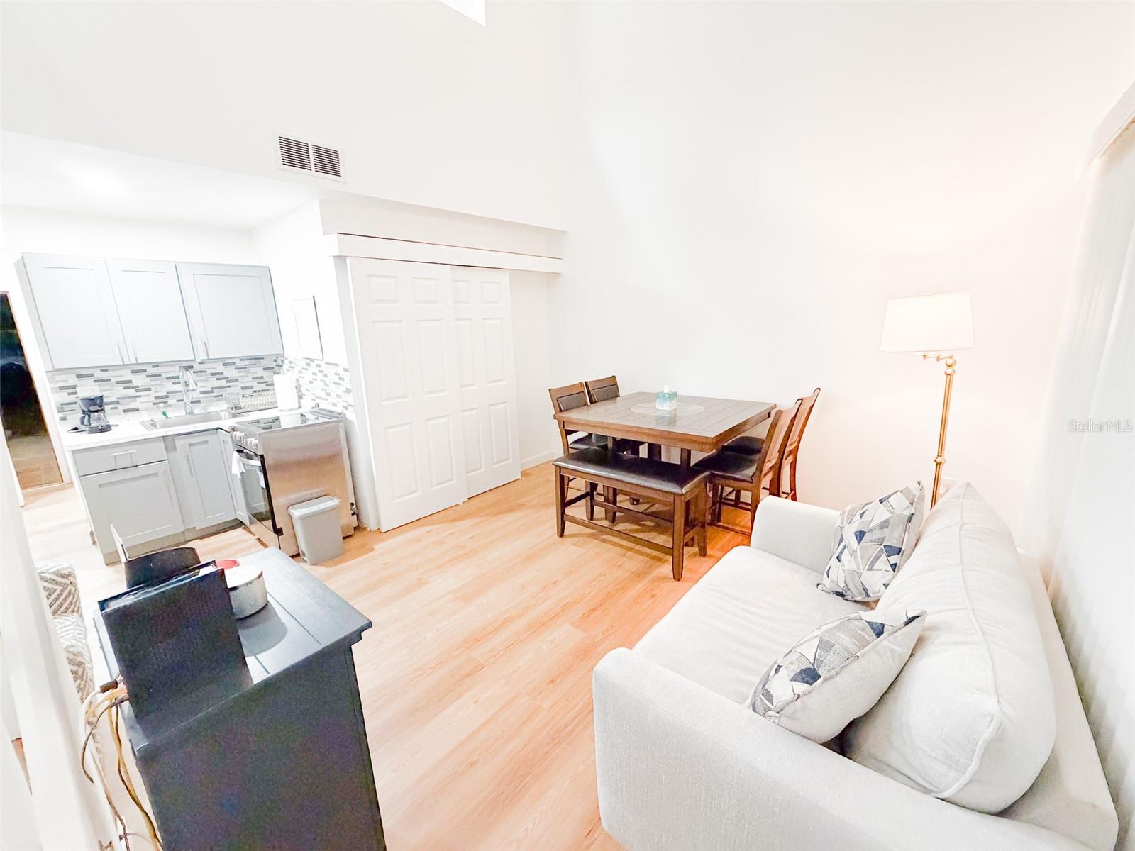 Image 6 of 25 For 10246 Turkey Lake Road 163