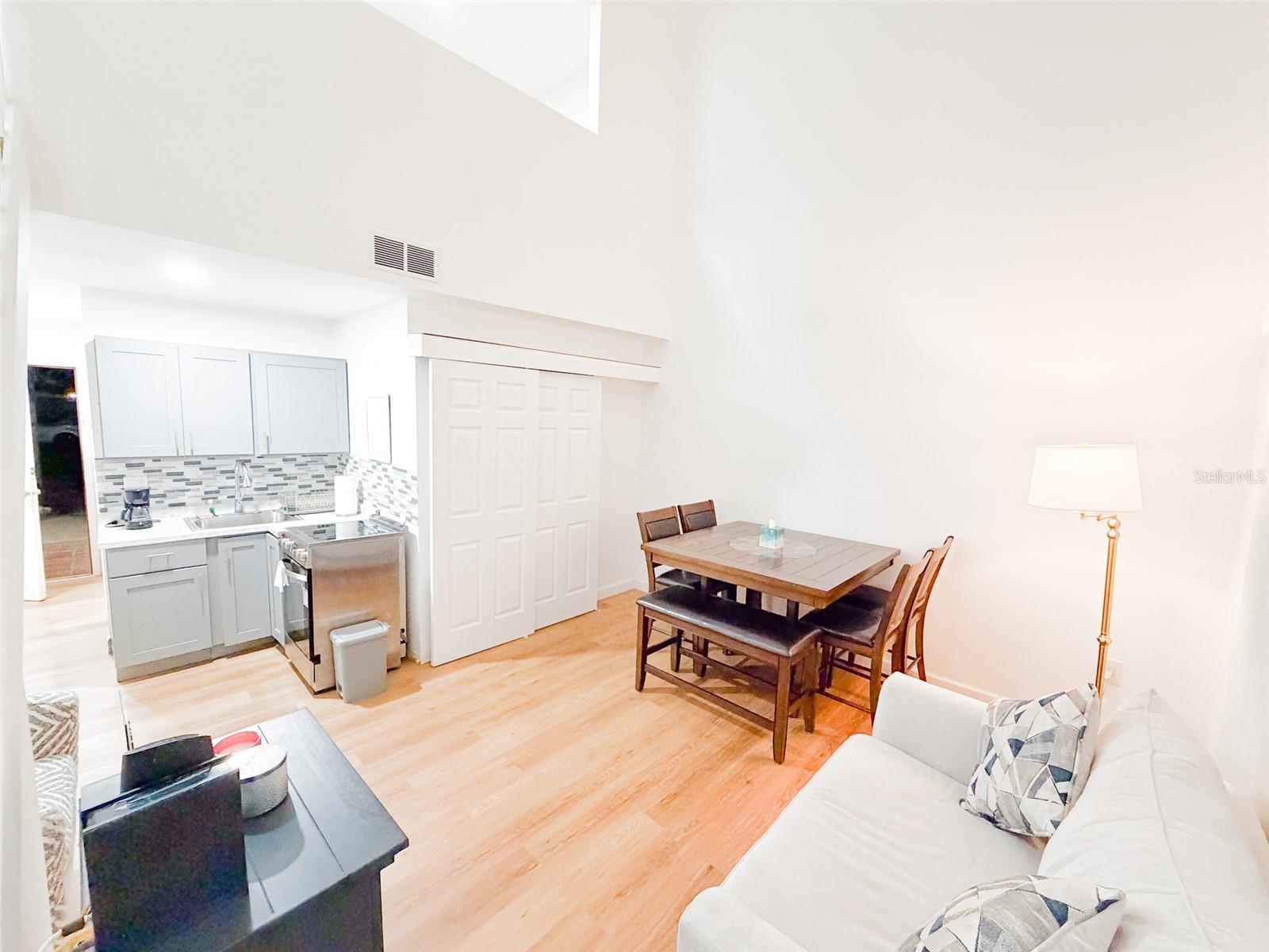 Image 8 of 25 For 10246 Turkey Lake Road 163