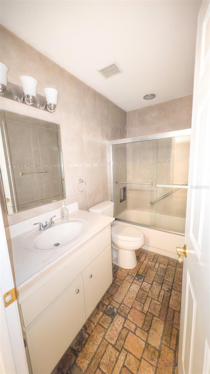 Image 20 of 30 For 9357 82nd Terrace C