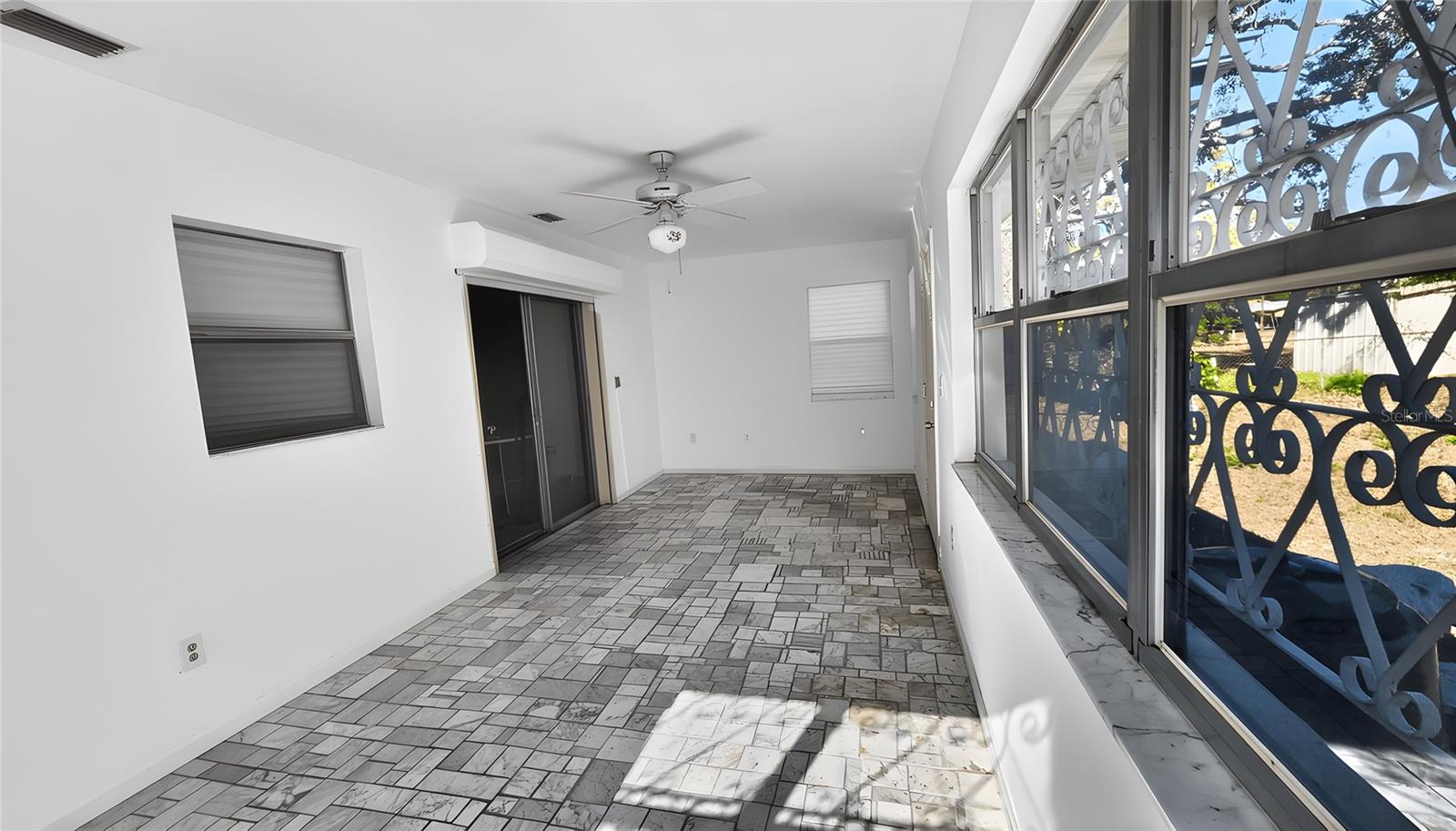 Image 11 of 14 For 2577 Granada Circle W