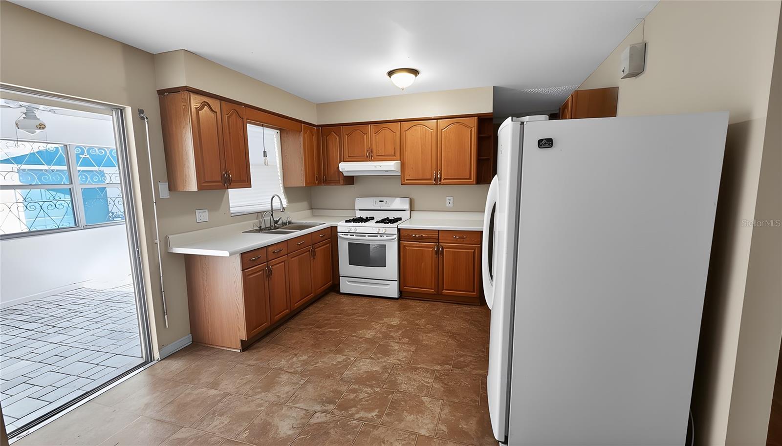 Image 5 of 14 For 2577 Granada Circle W