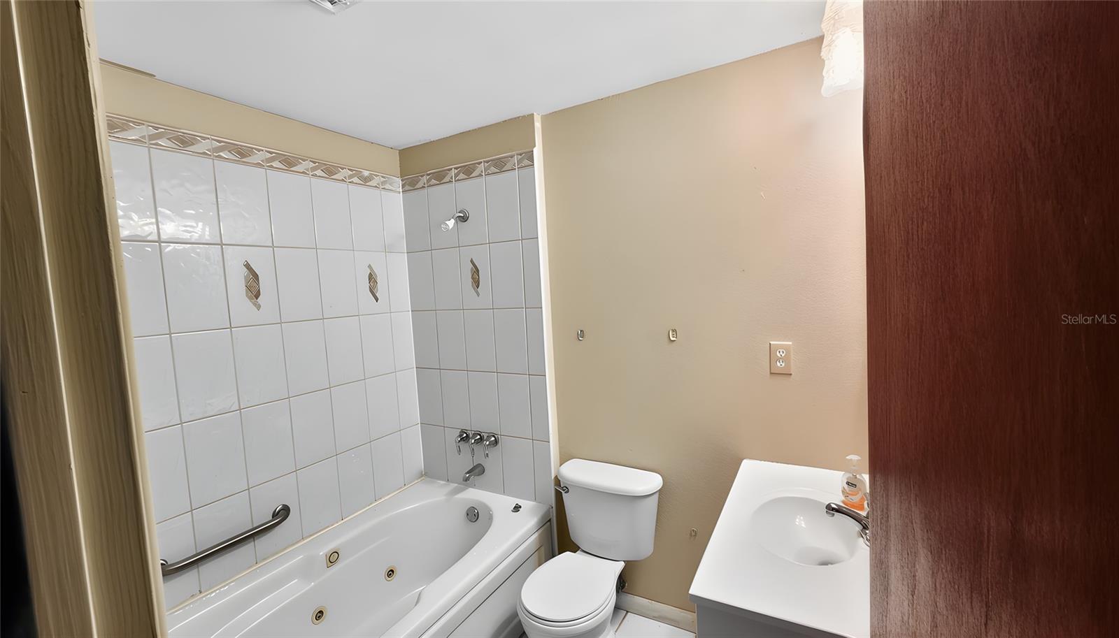 Image 8 of 14 For 2577 Granada Circle W