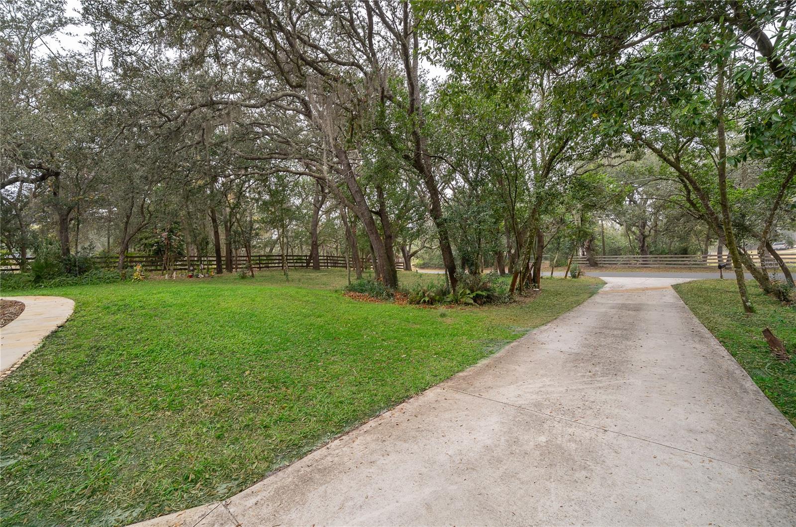 Image 4 of 40 For 125 Trade Winds Road