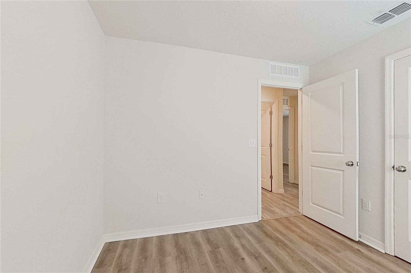 Image 10 of 17 For 27008 Anthony Avenue