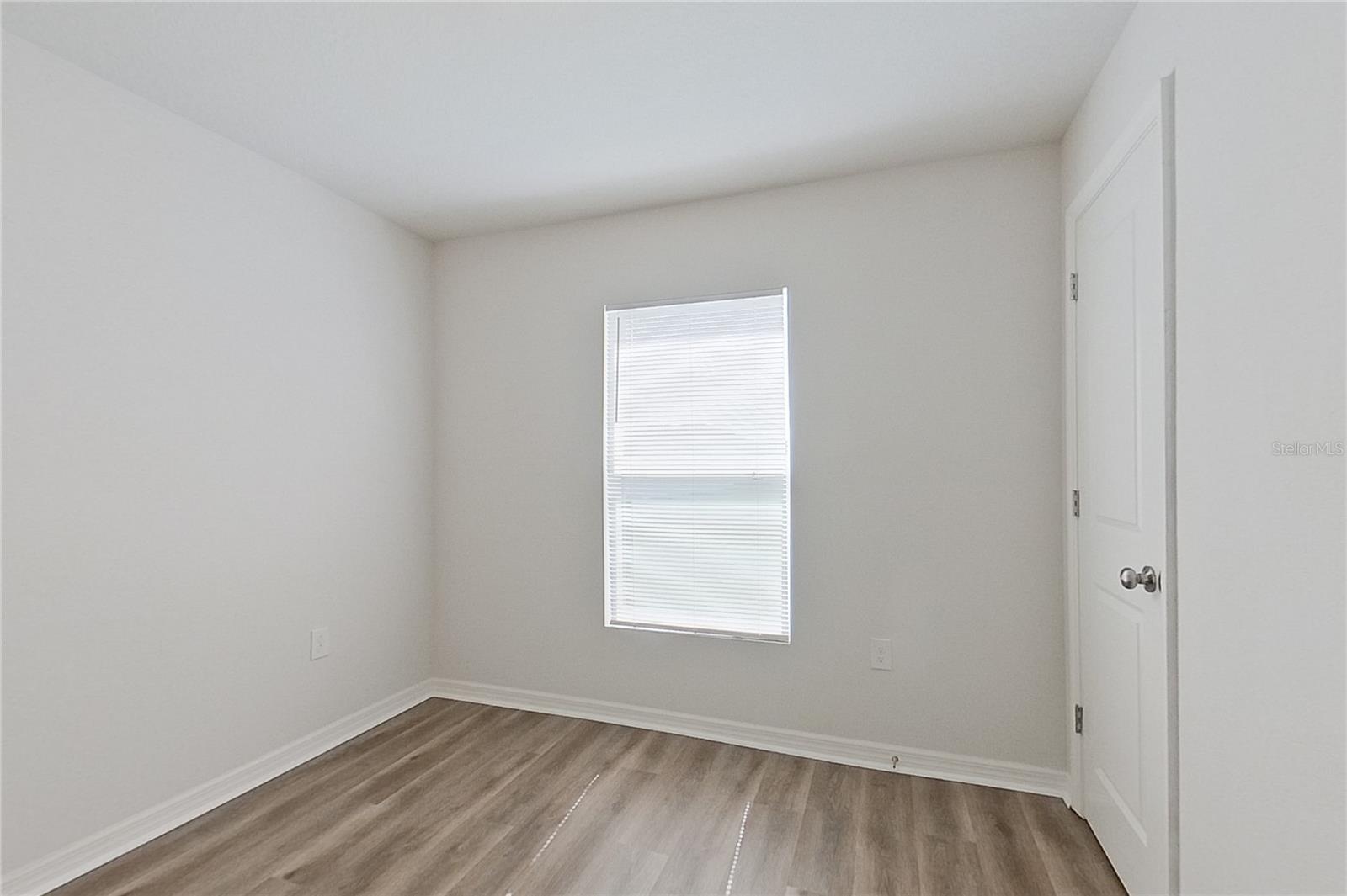 Image 14 of 17 For 27008 Anthony Avenue