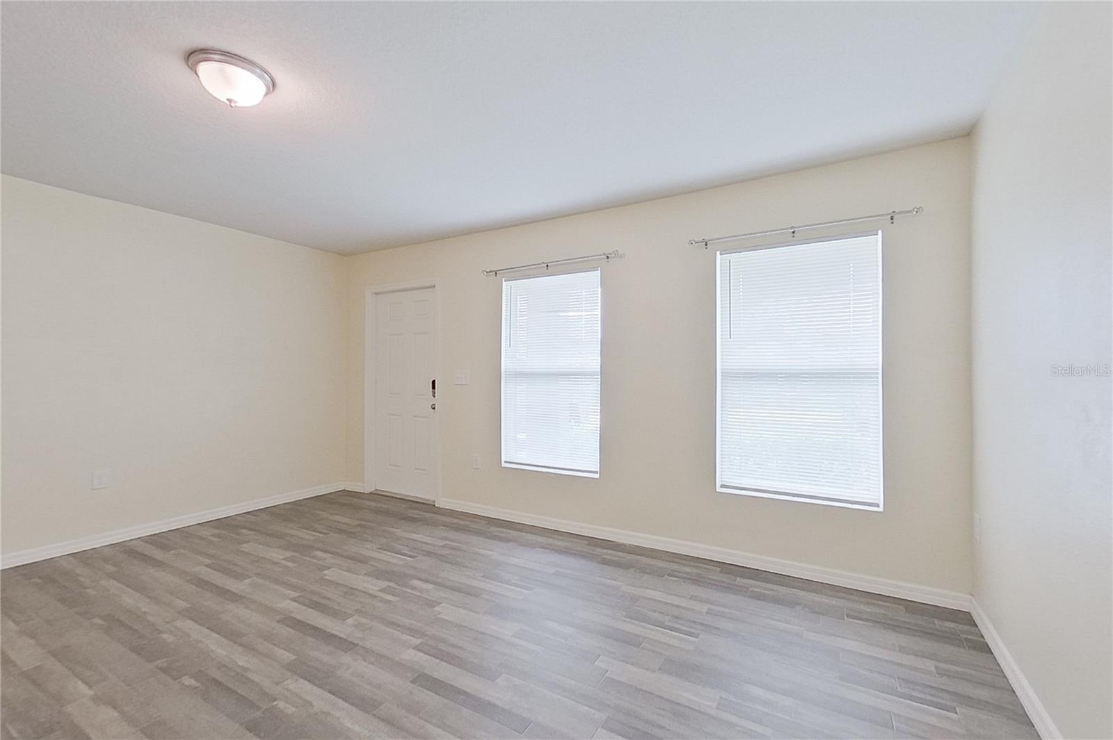 Image 4 of 17 For 27008 Anthony Avenue