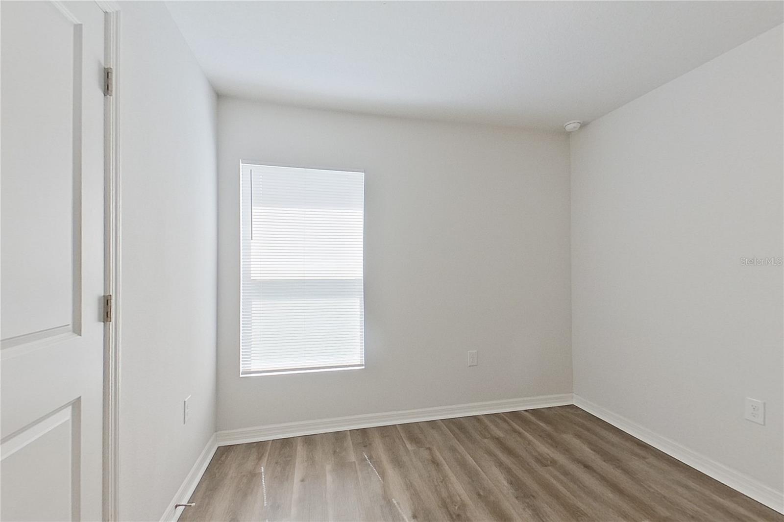 Image 9 of 17 For 27008 Anthony Avenue