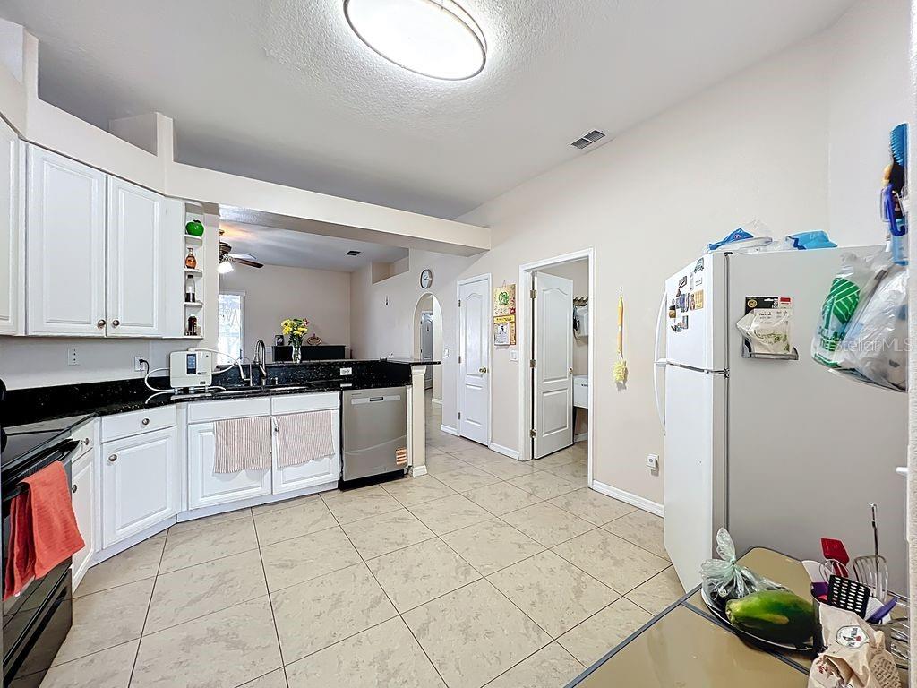 Image 14 of 51 For 2840 Lexington Court