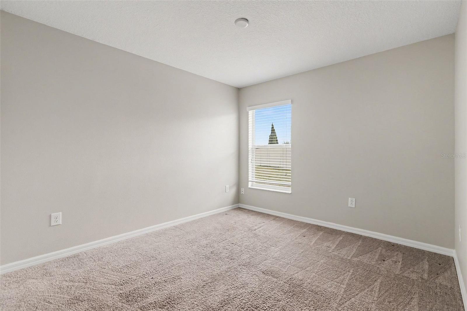 Image 17 of 20 For 327 Cascade Bend Drive