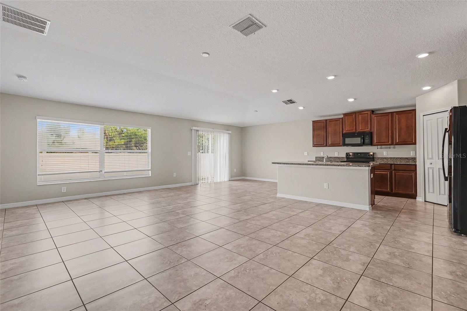 Image 4 of 20 For 327 Cascade Bend Drive