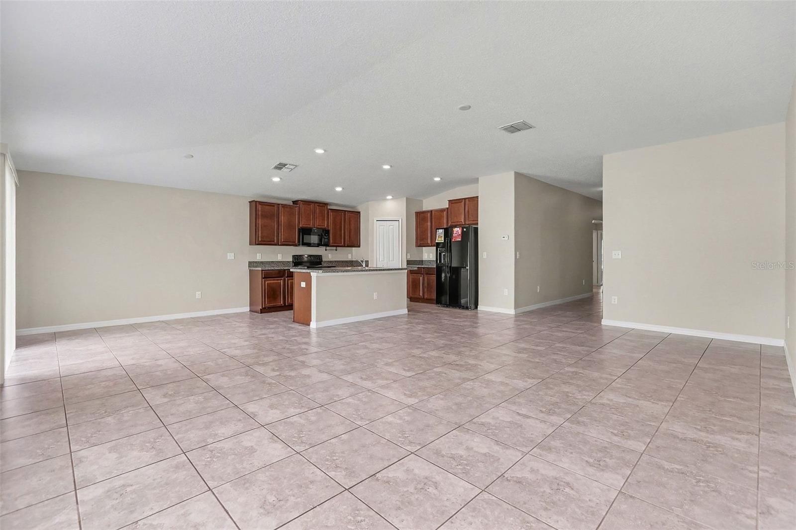 Image 5 of 20 For 327 Cascade Bend Drive