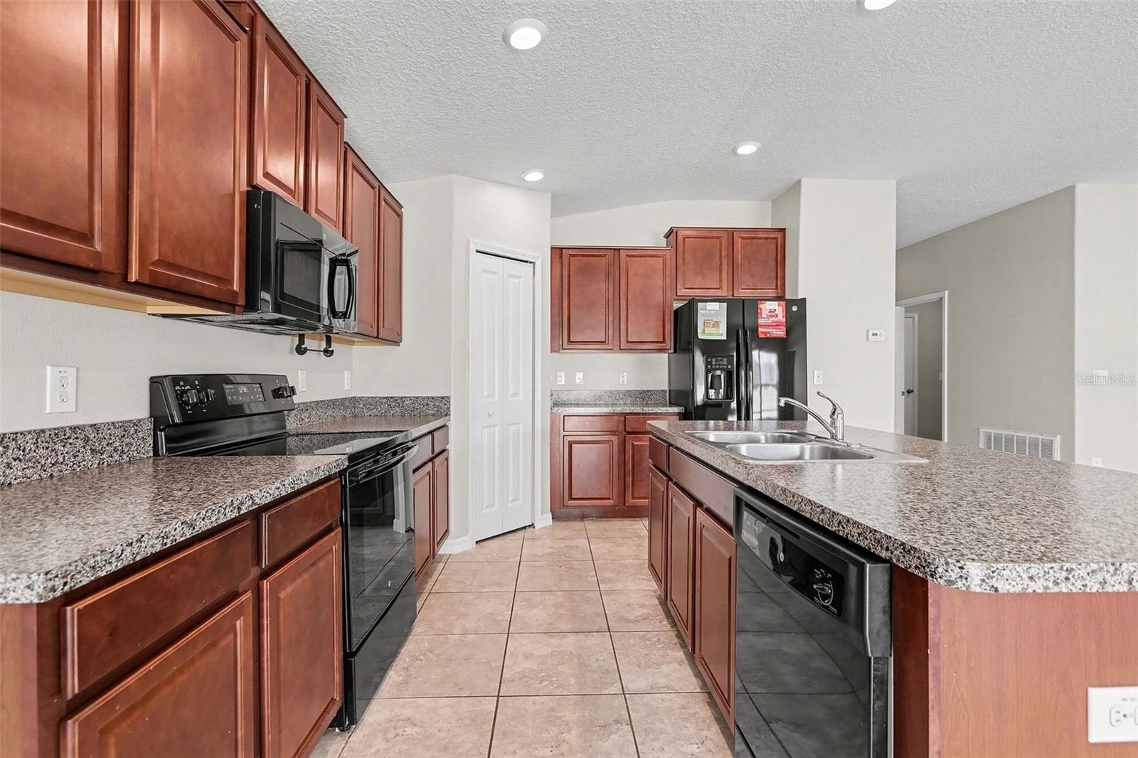 Image 7 of 20 For 327 Cascade Bend Drive