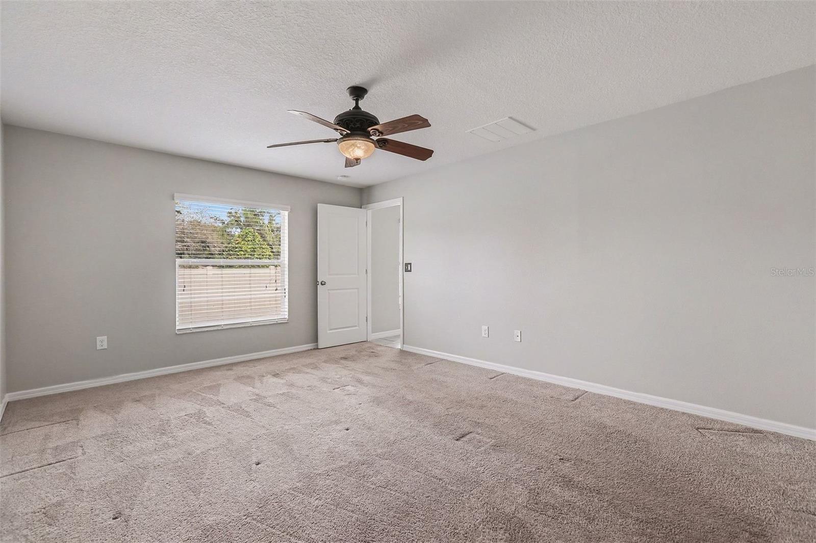 Image 9 of 20 For 327 Cascade Bend Drive