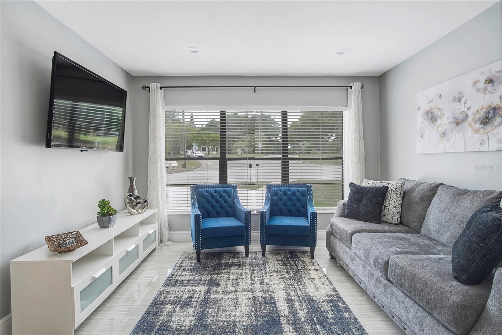 Image 3 of 7 For 1347 East Avenue