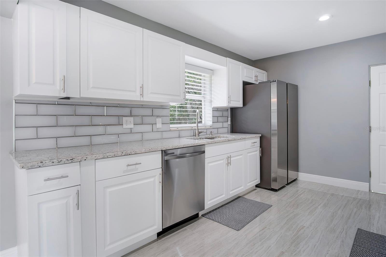 Image 4 of 7 For 1347 East Avenue