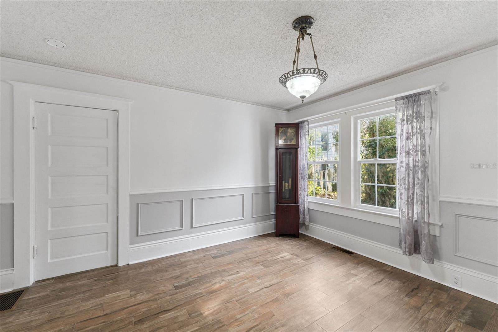 Image 13 of 49 For 431 Sans Souci Avenue