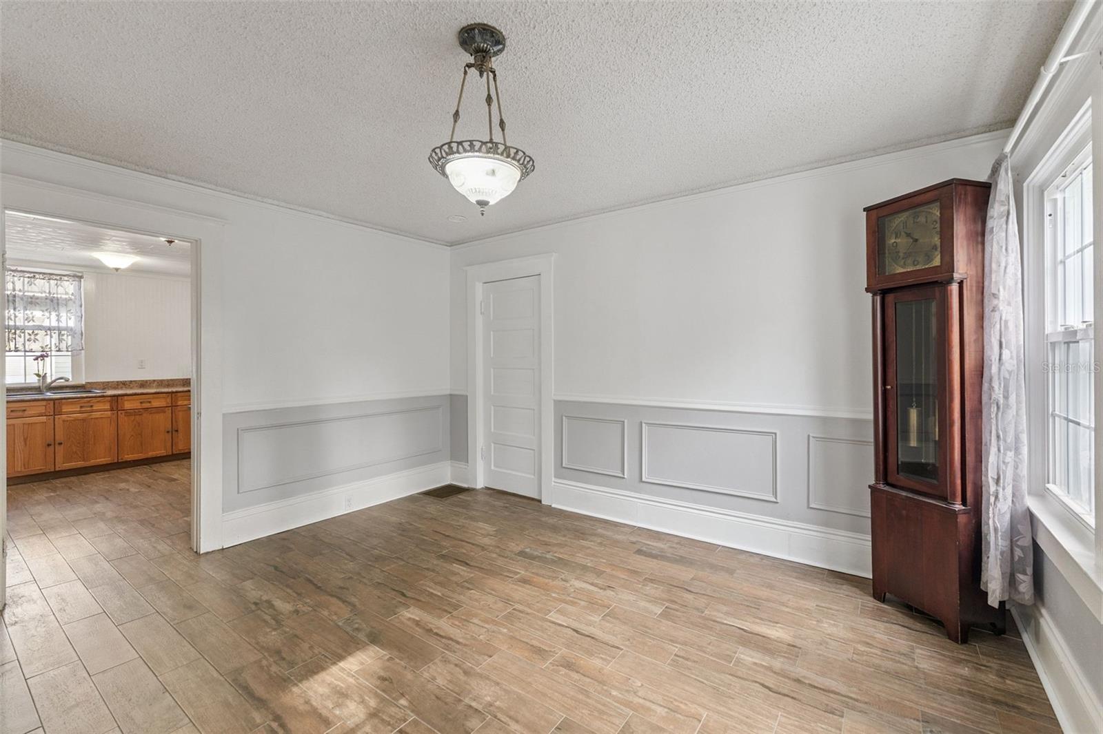 Image 14 of 49 For 431 Sans Souci Avenue