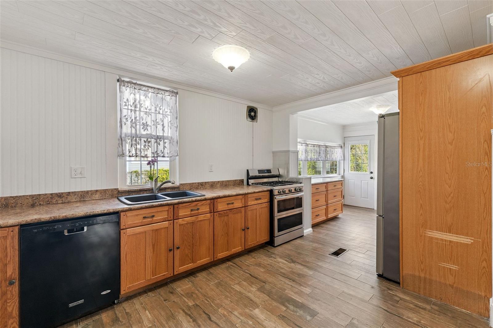 Image 15 of 49 For 431 Sans Souci Avenue