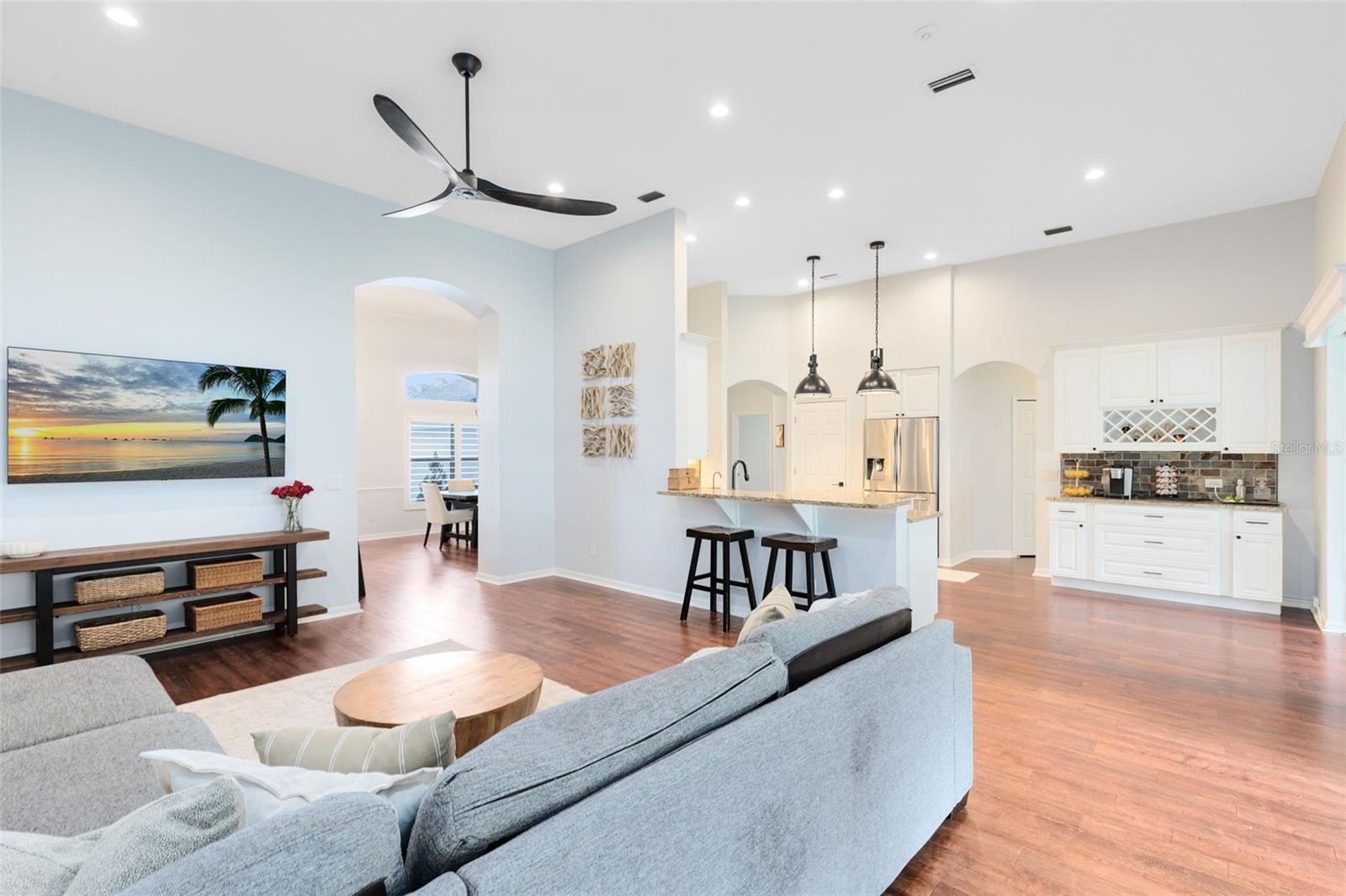 Image 13 of 51 For 106 Thunberg Cove