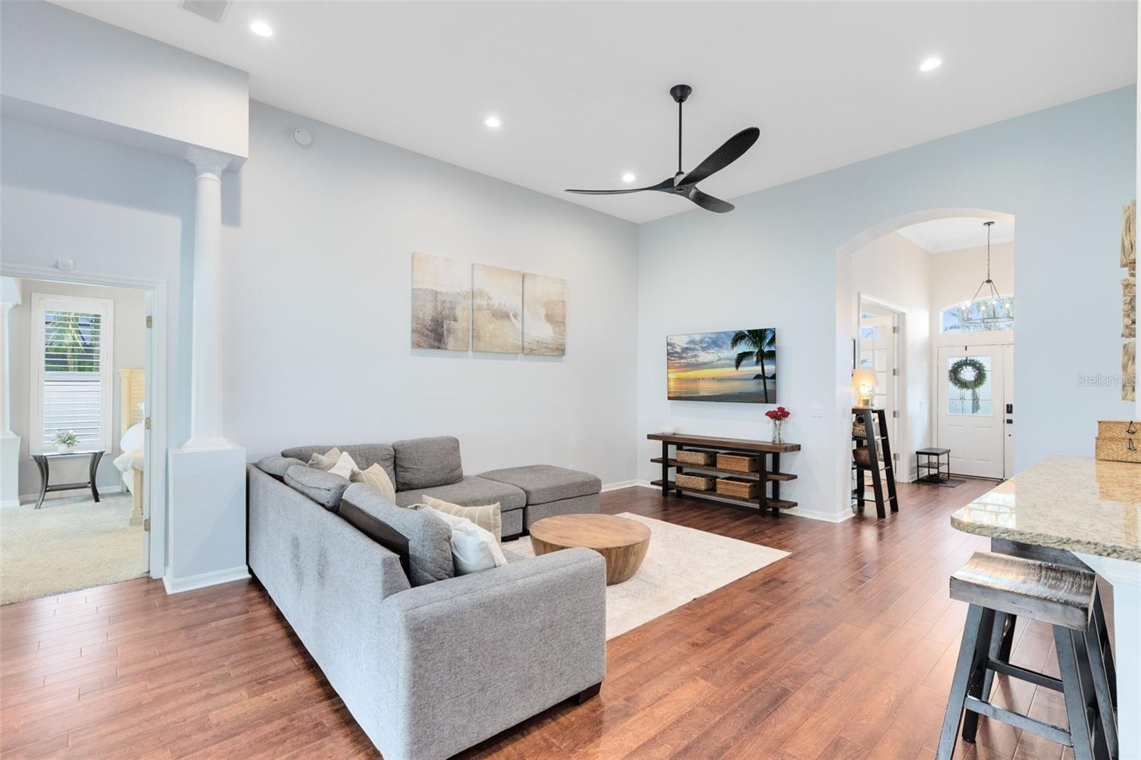 Image 14 of 51 For 106 Thunberg Cove