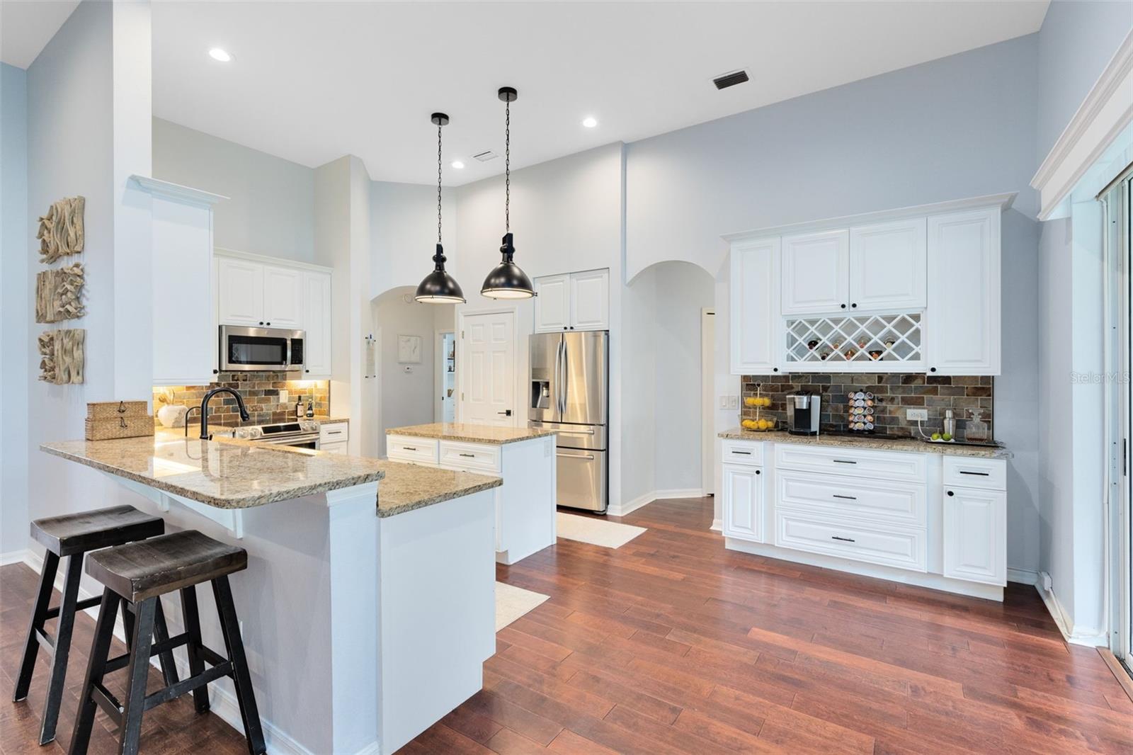 Image 8 of 51 For 106 Thunberg Cove