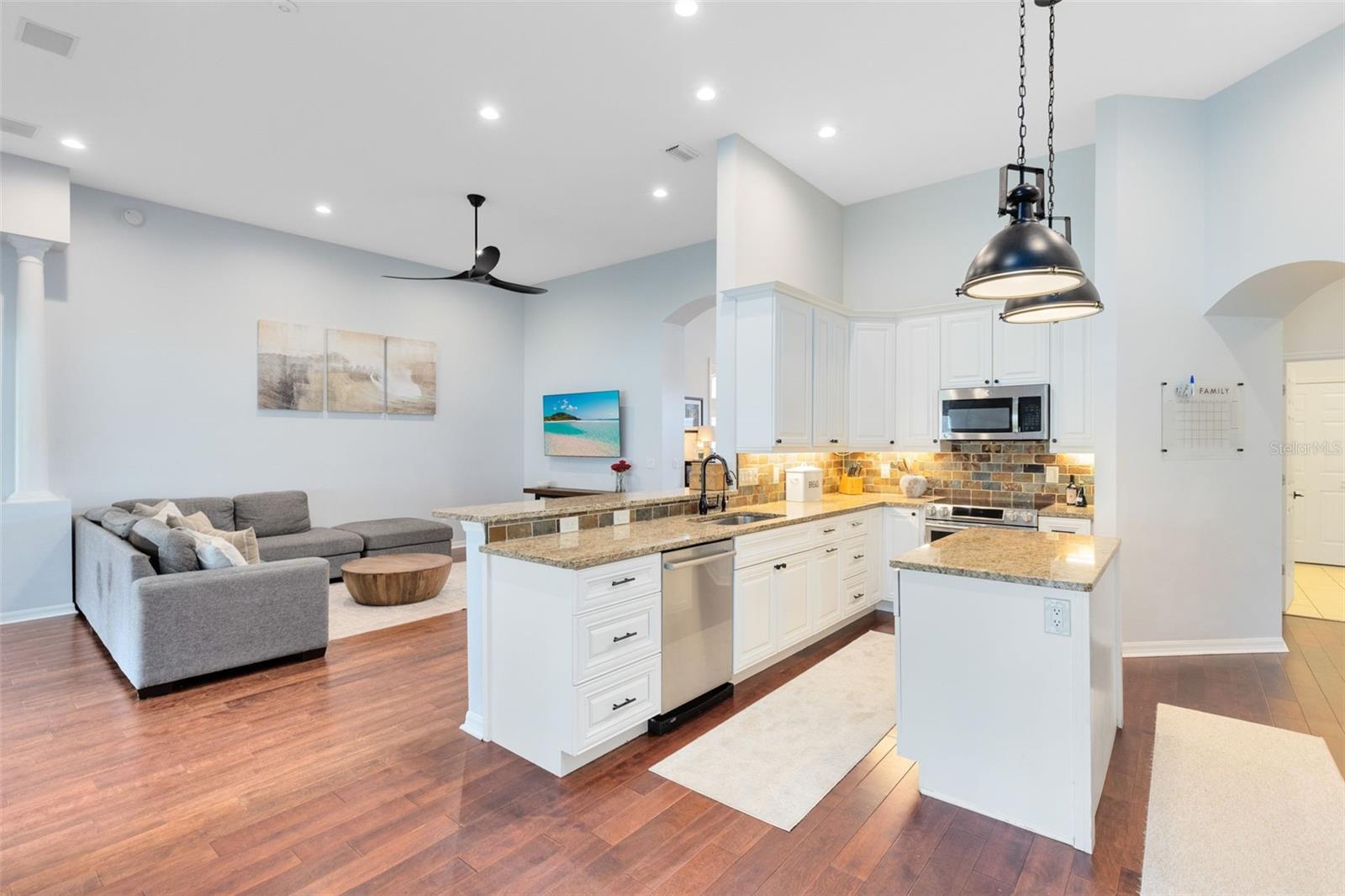 Image 9 of 51 For 106 Thunberg Cove