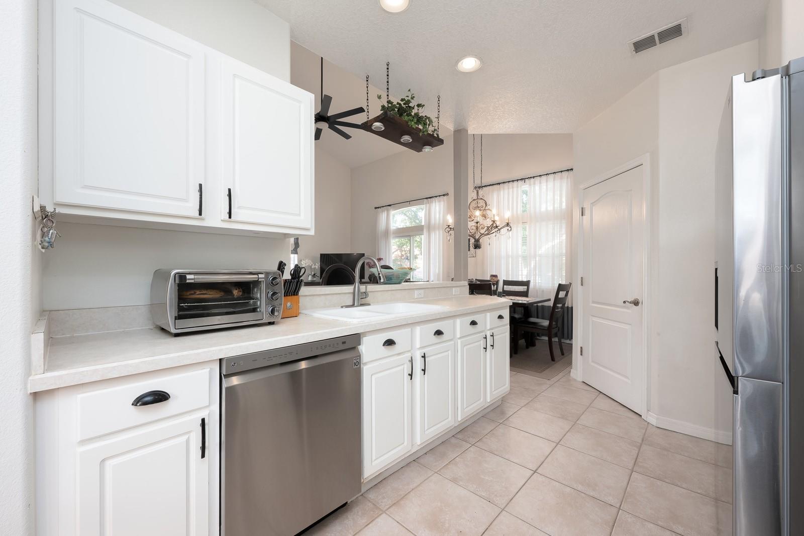 Image 10 of 32 For 700 Seabrook Court 201