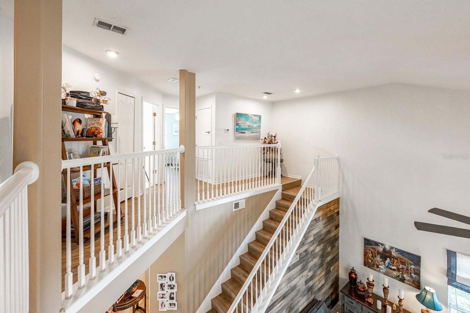 Image 20 of 32 For 700 Seabrook Court 201