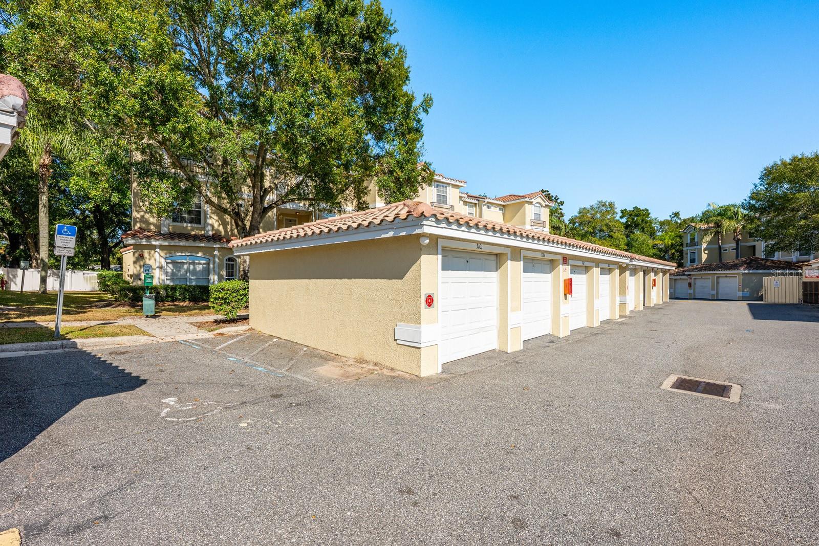 Image 29 of 32 For 700 Seabrook Court 201