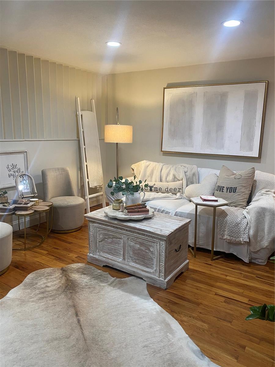 Image 10 of 36 For 320 Lakeview Street 222