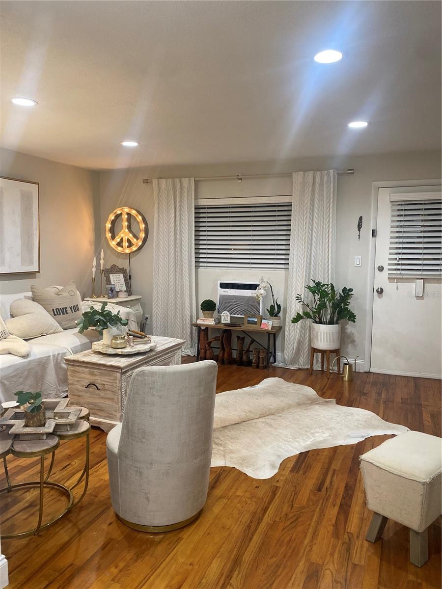 Image 11 of 36 For 320 Lakeview Street 222