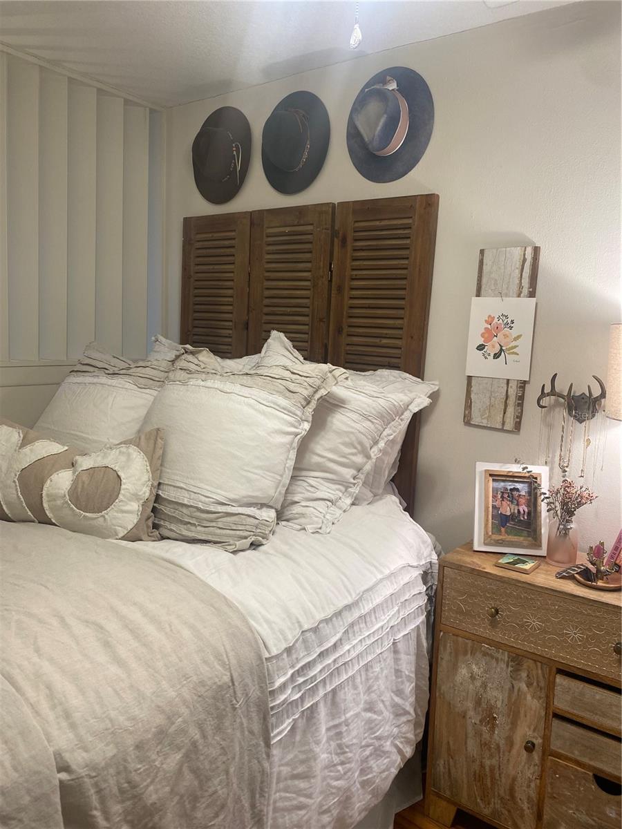 Image 22 of 36 For 320 Lakeview Street 222