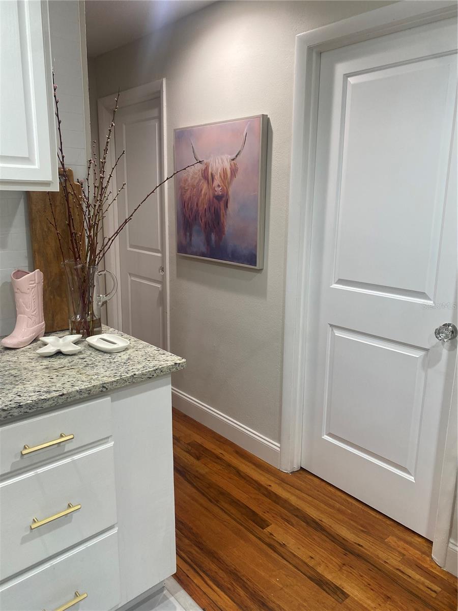 Image 28 of 36 For 320 Lakeview Street 222