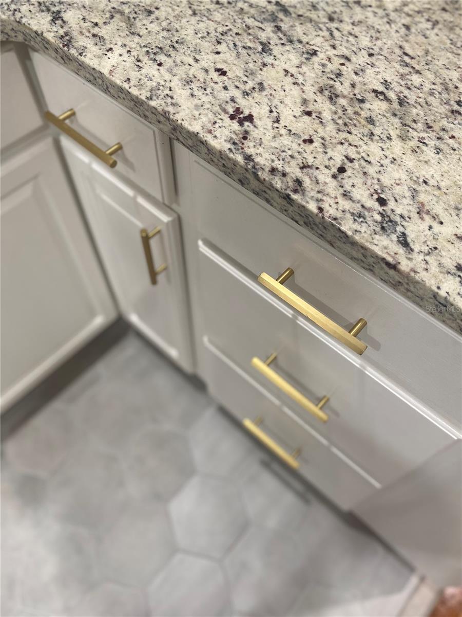 Image 29 of 36 For 320 Lakeview Street 222