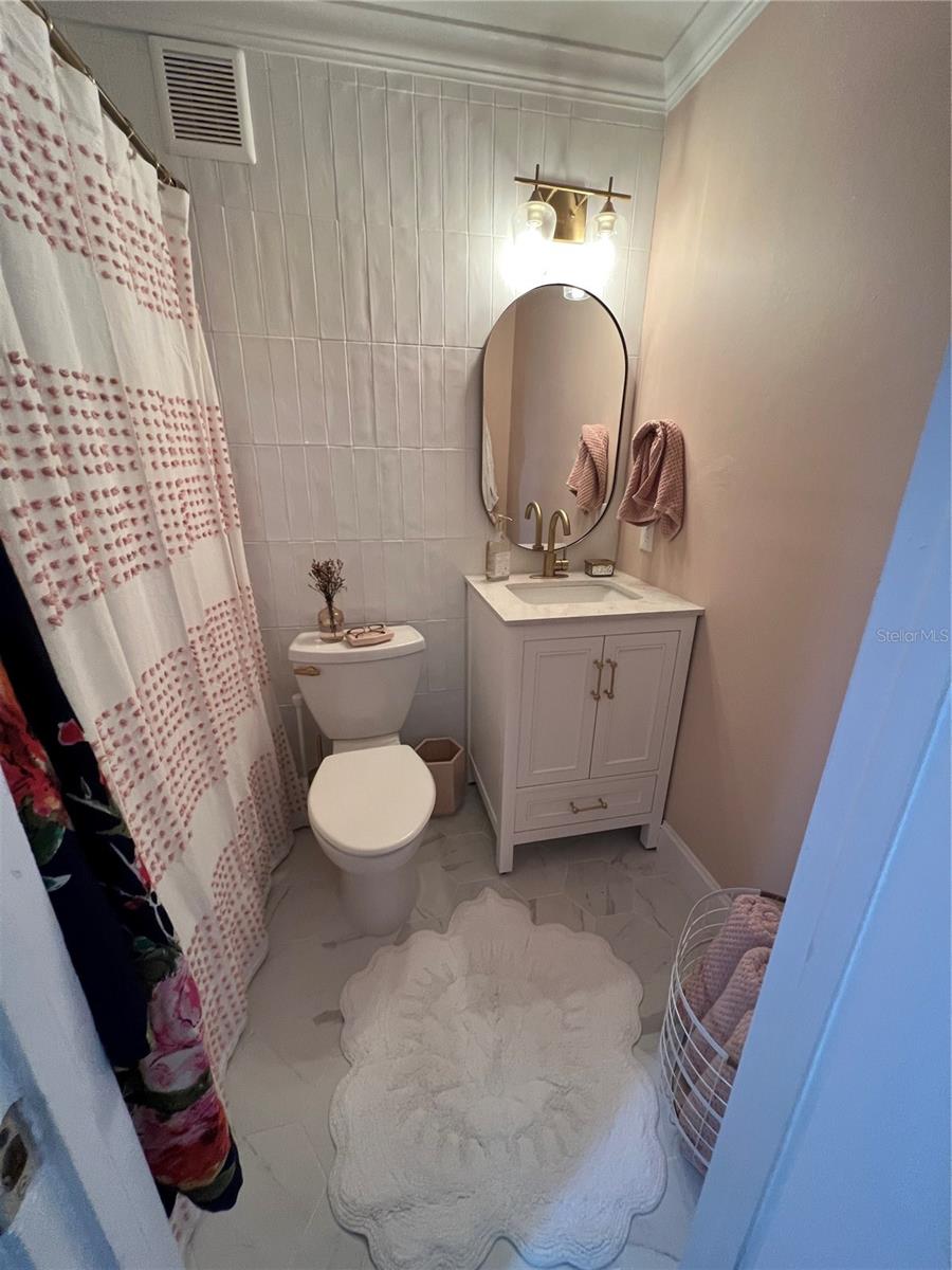 Image 34 of 36 For 320 Lakeview Street 222