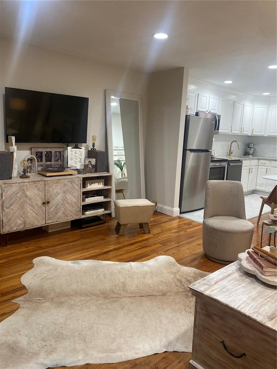 Image 6 of 36 For 320 Lakeview Street 222