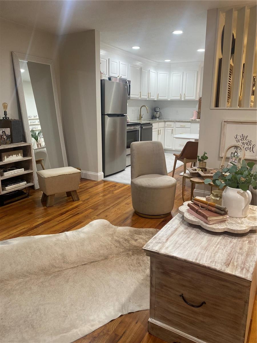 Image 8 of 36 For 320 Lakeview Street 222