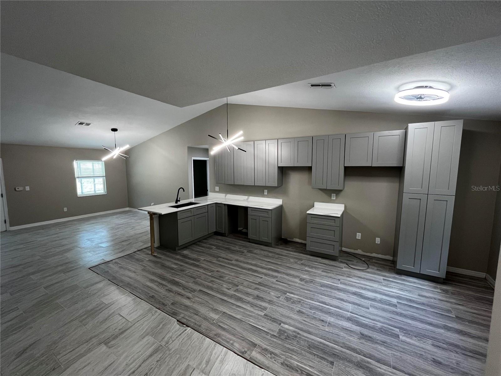 Image 7 of 8 For 10545 Parkway Drive