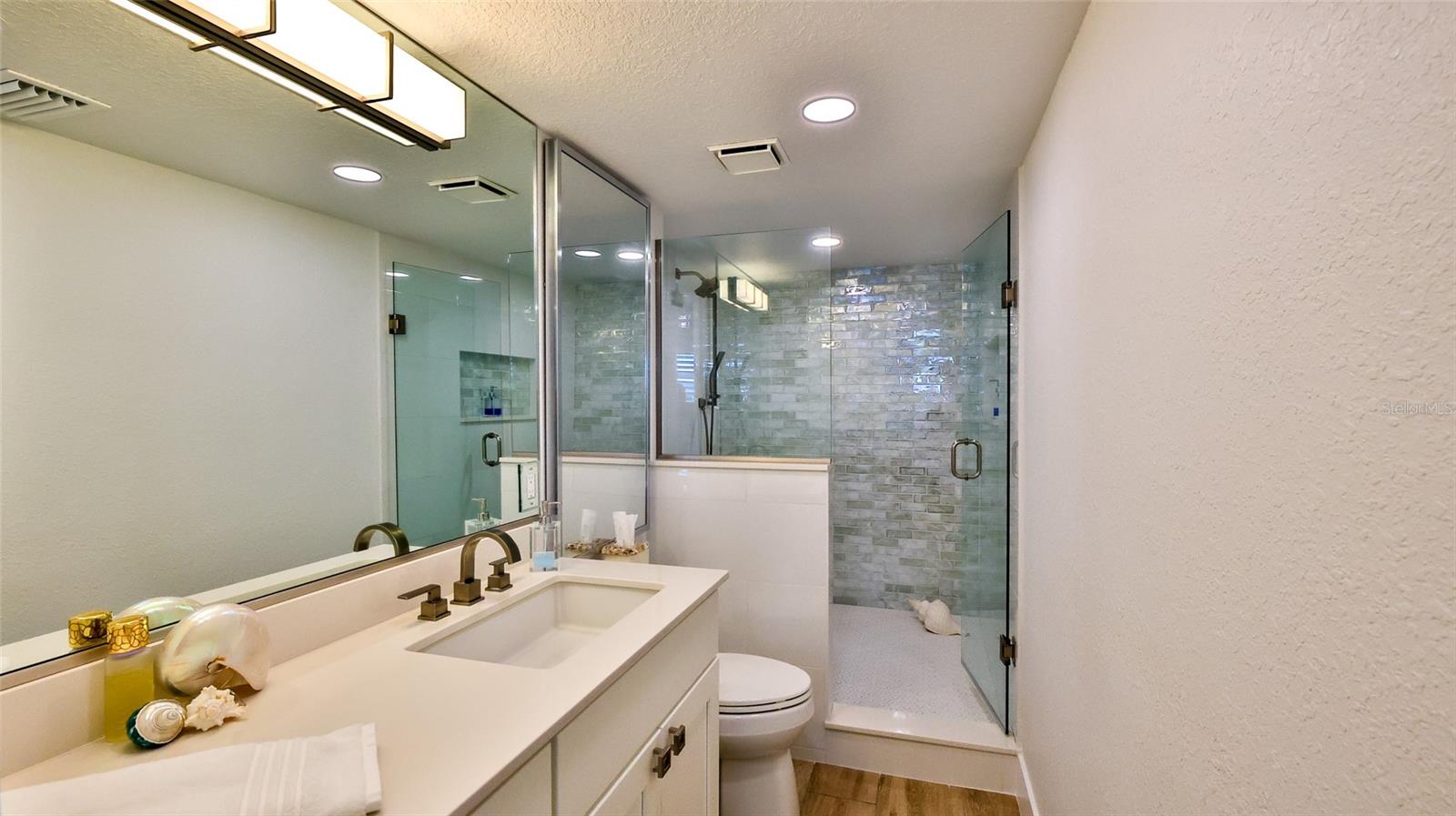 Image 11 of 55 For 101 Riverside Drive 7070