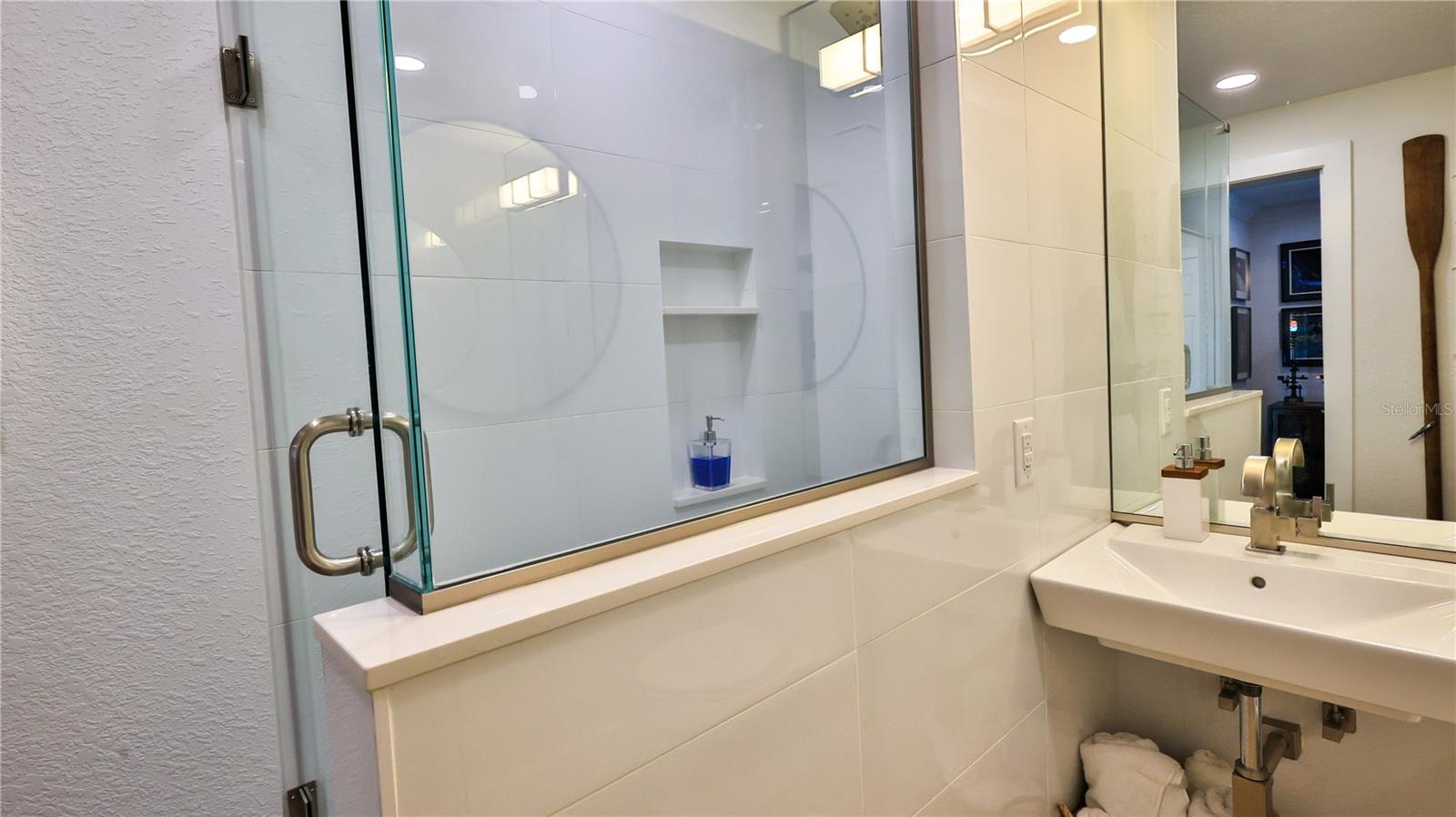 Image 22 of 55 For 101 Riverside Drive 7070