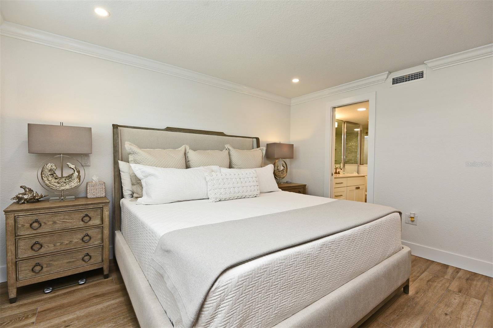 Image 30 of 55 For 101 Riverside Drive 7070