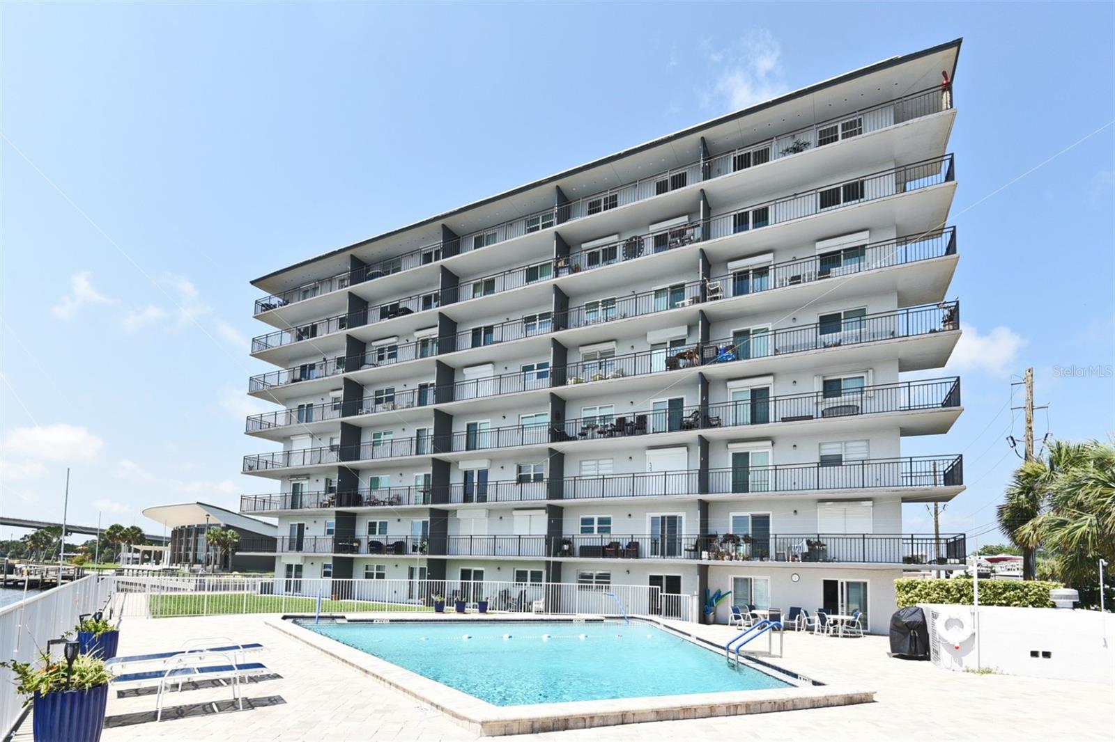 Image 40 of 55 For 101 Riverside Drive 7070