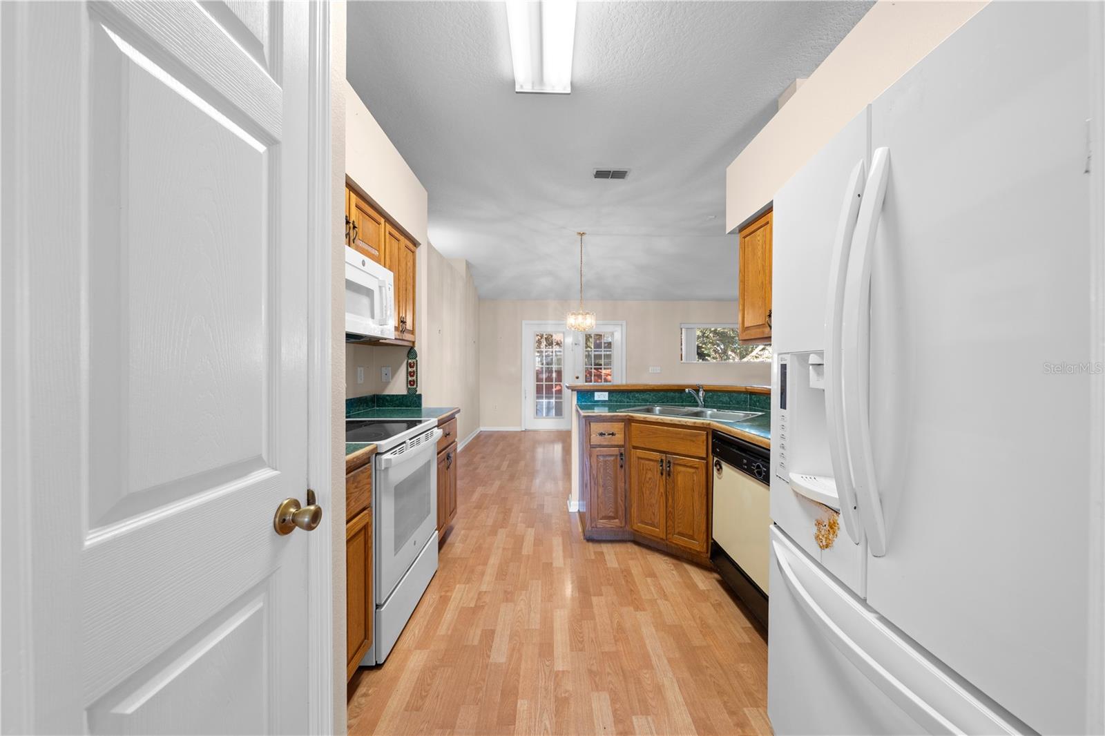 Image 18 of 54 For 1902 Ashley Oaks Court