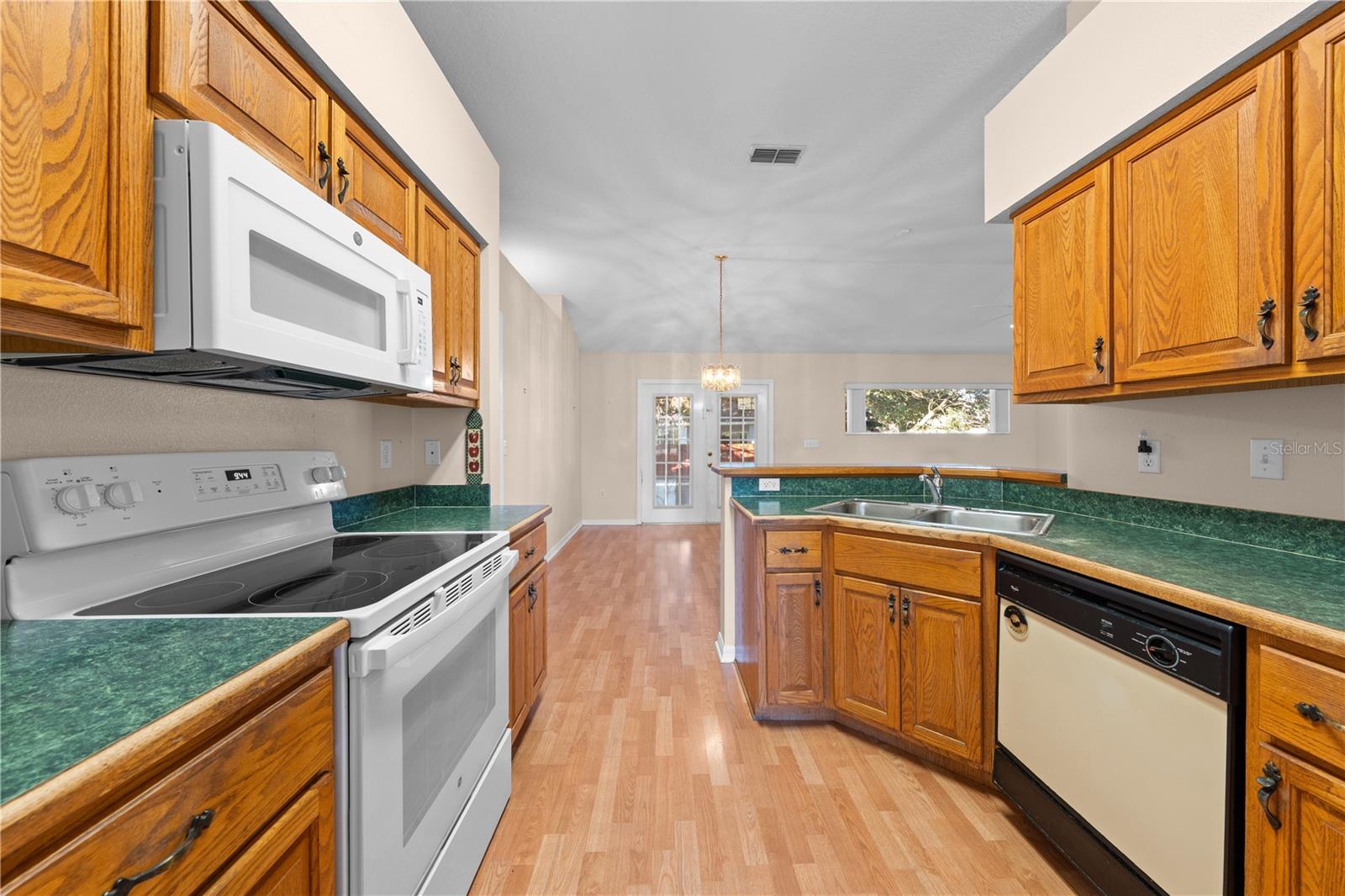 Image 19 of 54 For 1902 Ashley Oaks Court